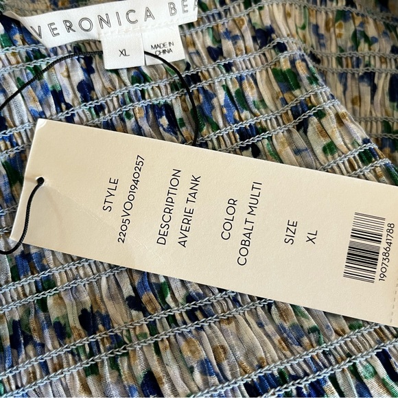 VERONICA BEARD
Averie Printed Smocked Cropped Tank Top - Picture 7 of 9